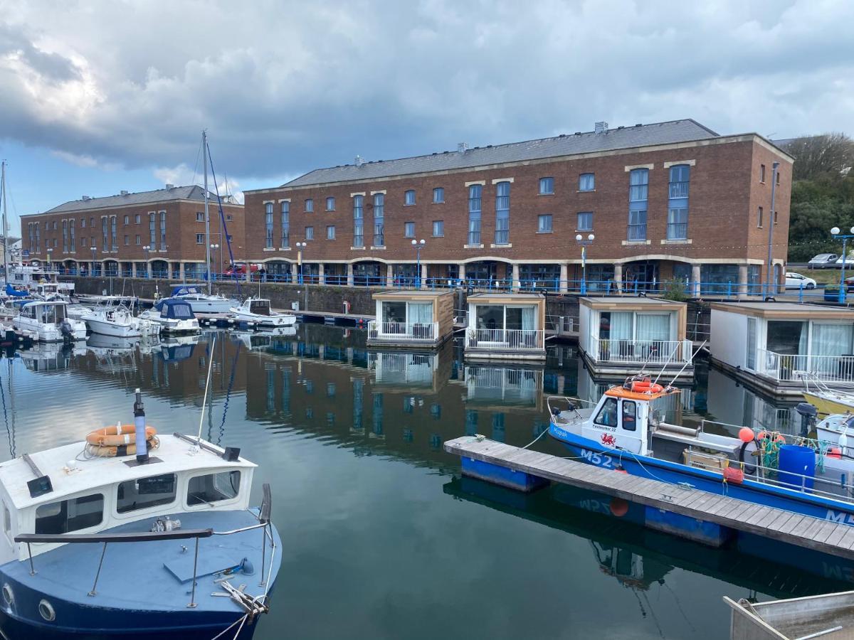 The Old Blue Shop Apartment Milford Haven Exterior photo